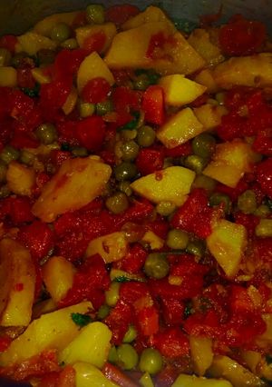 आलू गाजर की सब्जी (aloo gajar ki sabzi recipe in Hindi) रेसिपी मुख्य फोटो