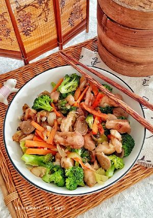 Foto resep Tumis Brokoli Ayam Bakso