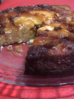 Una foto de Torta invertida de manzana