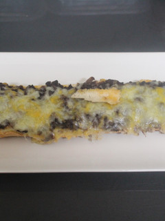 Una foto de Pan con complejo de pizza de morcilla