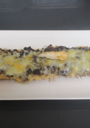 Una foto de Pan con complejo de pizza de morcilla