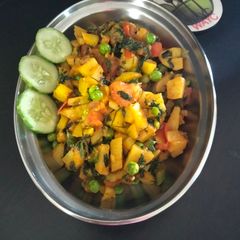 A picture of Aloo matar methi.