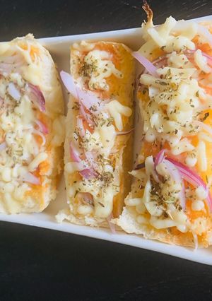 A picture of Cheese Garlic Butter Pav.