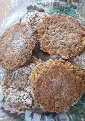 Una foto de Hamburguesas de Arroz yamaní y verduras