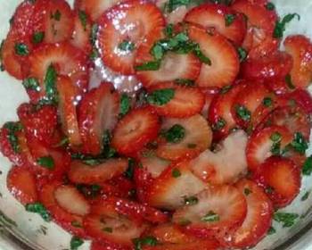 Easy Prepare Recipe Strawberry and Mint Salad Home Style