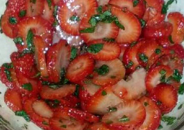 Recipe of Quick Strawberry and Mint Salad