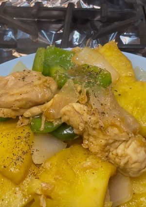 Hình của món Gà Xào Thơm.