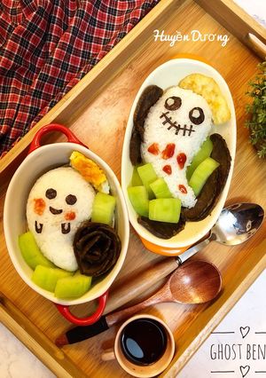Hình của món Bento Halloween cho bé.