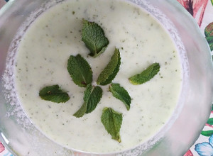 Foto principal de Sopa fría de pepino (baja en calorías)