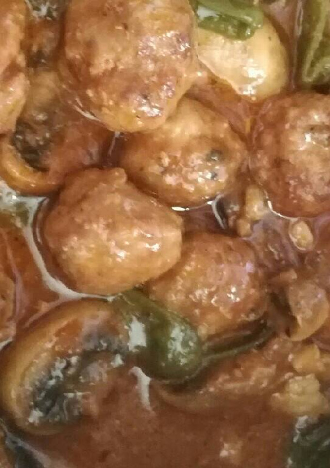 Una foto de Albóndigas con champiñones