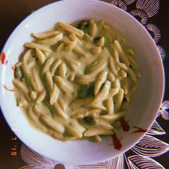 Una foto de Pasta con salsa de aguacate
