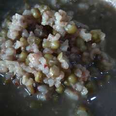 Bubur cangjo beras merah রেসিপির প্রধান ছবি
