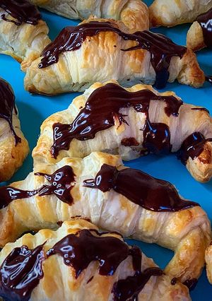 Una foto de Cruasanes de mantequilla con chocolate
