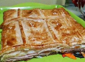 Una foto de Empanada de hojaldre de pavo y queso 🤤🤤🤤