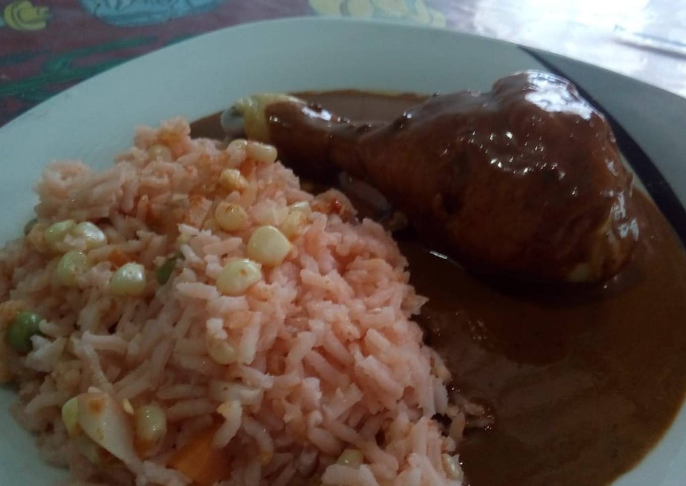 Pollo con mole almendrado