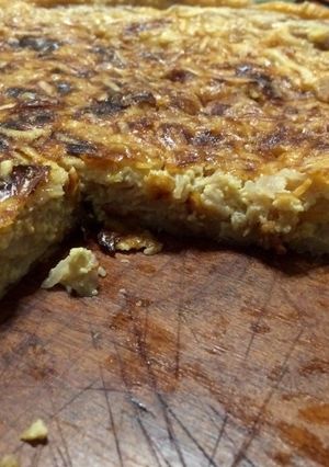 Una foto de Tarta de cebolla colorada