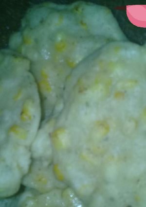 Una foto de Torrejitas de choclo🌽🌽 con pasta de marineras!!!!😃