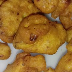 A picture of Besan pakoda.