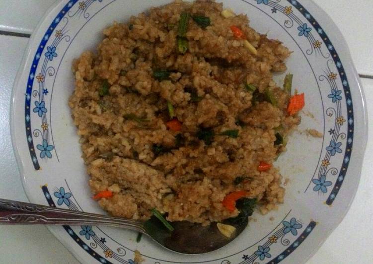 Cara Gampang Menyiapkan Nasi goreng ikan asin, Bisa Manjain Lidah