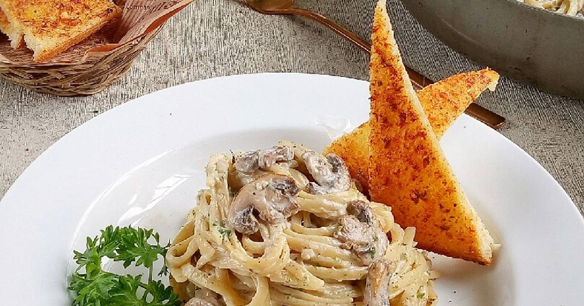 Resep Fettucine Creamy Mushroom Oleh Ecy - Cookpad