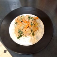 A picture of Thai green curry.