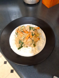 A picture of Thai green curry.