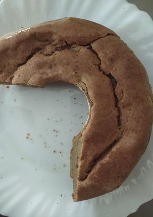 Una foto de Torta integral de pera y limón
