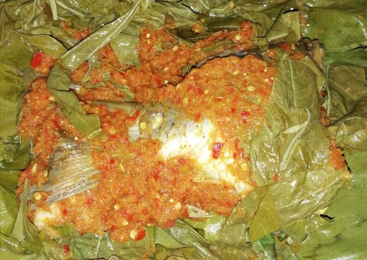 Resep Pepes ikan mas daun singkong oleh Winda - Cookpad