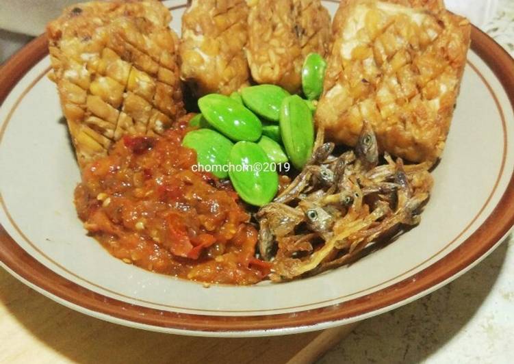 Resep Penyet Tempe Teri Lalap Pete Anti Gagal