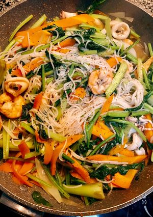 Hình của món Bún gạo xào hải sản 🦞.
