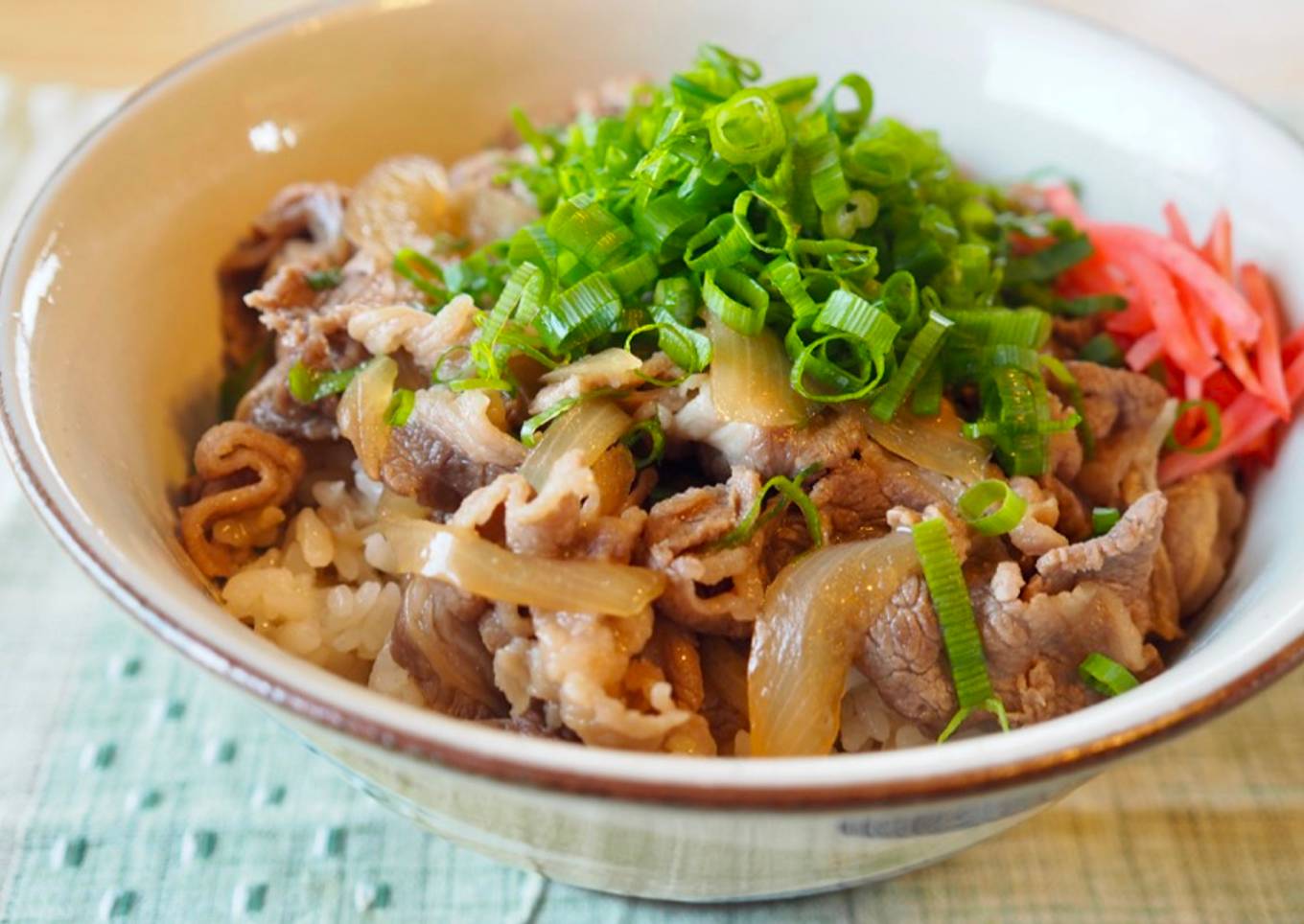 Gyūdon, Tazón de res estilo japonés (牛丼)