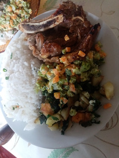 Una foto de Acelga con papas y carne