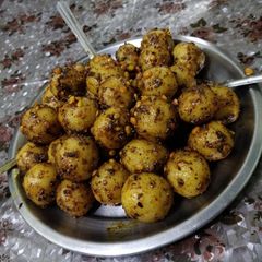 A picture of #Healthy steamed sooji balls starter.