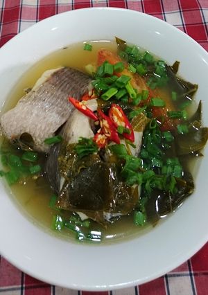 Hình của món Canh chua cá lóc nấu lá giang.