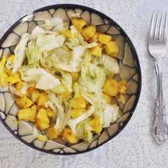 Una foto de Ensalada dietética de lechuga y piña. Ensalada Agridulce ¡Fácil y rápida!
