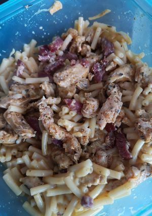 Une photo de Lunch box : pâtes au fromage poulet haché et lardons de volaille