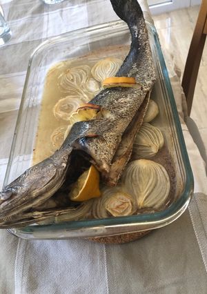 Foto principal de Corvina al horno con limón y vino blanco