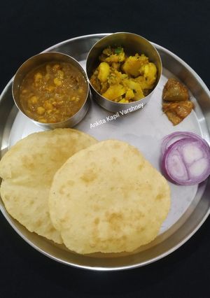 A picture of Chole Bhature.
