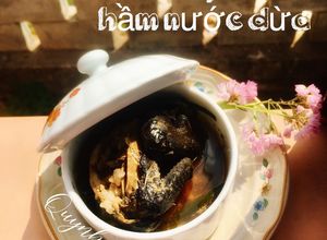 Hình của món Gà ác nhồi nếp hầm nước dừa.