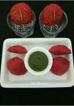 A picture of Beetroot Idli.