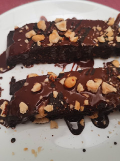 Una foto de Brownie con avellanas saludable