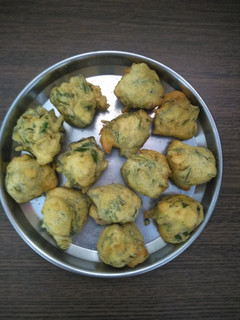 મેથી ની ભાજી ના ભજીયા(Methi pakoda recipe in Gujarati) રેસીપી મુખ્ય ફોટો