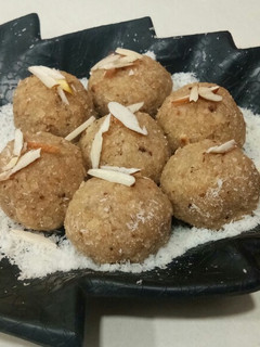 சப்பாத்தி லட்டு செய்முறை முக்கிய புகைப்படம்