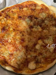 Una foto de Pizza con masa en mambo
