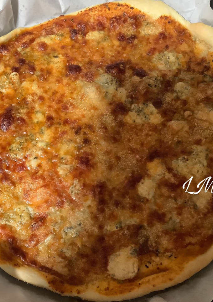 Una foto de Pizza con masa en mambo
