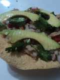 Tostadas de soya texturizada y aguacate las correa