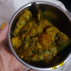 A picture of Aloo bengan.