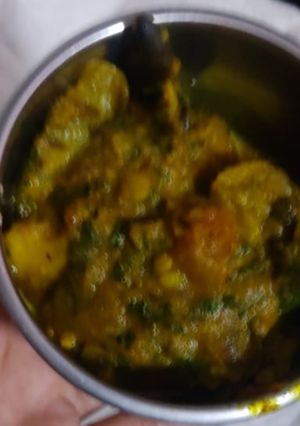 A picture of Aloo bengan.