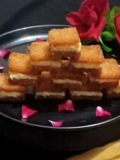 શાહી ટુકડા મલાઈ ટોસ્ટ સેન્ડવીચ (Shahi Tukda Malai Toast Sandwich Recipe In Gujarati) રેસીપી મુખ્ય ફોટો