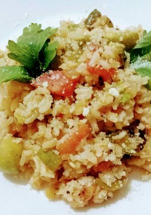 Una foto de Arroz integral con verduras ☺😉😍
